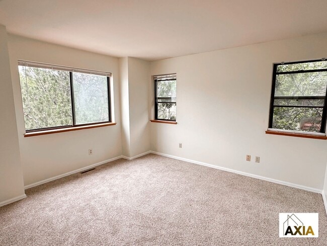 Building Photo - 4BD/2BA Fall Pre-Lease in Quiet Neighborhood!