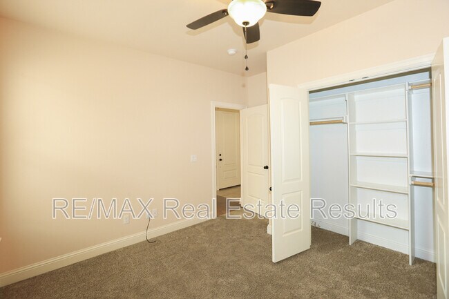 Building Photo - 2202 SW Tupelo Ave