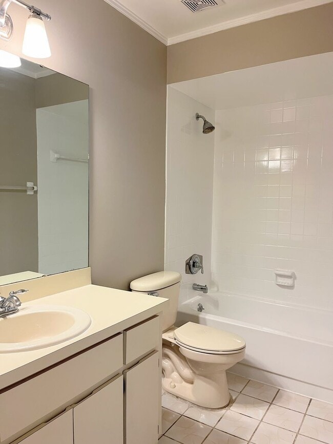 Building Photo - 2451 E Illiana St