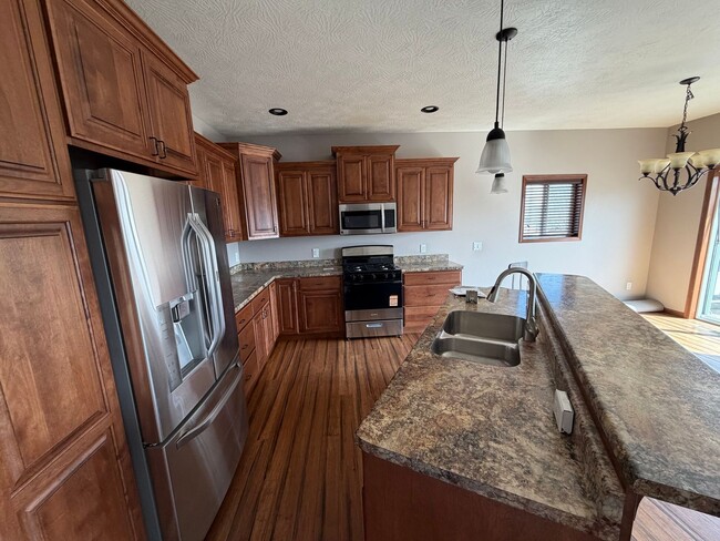 Building Photo - Feels like a New Home!