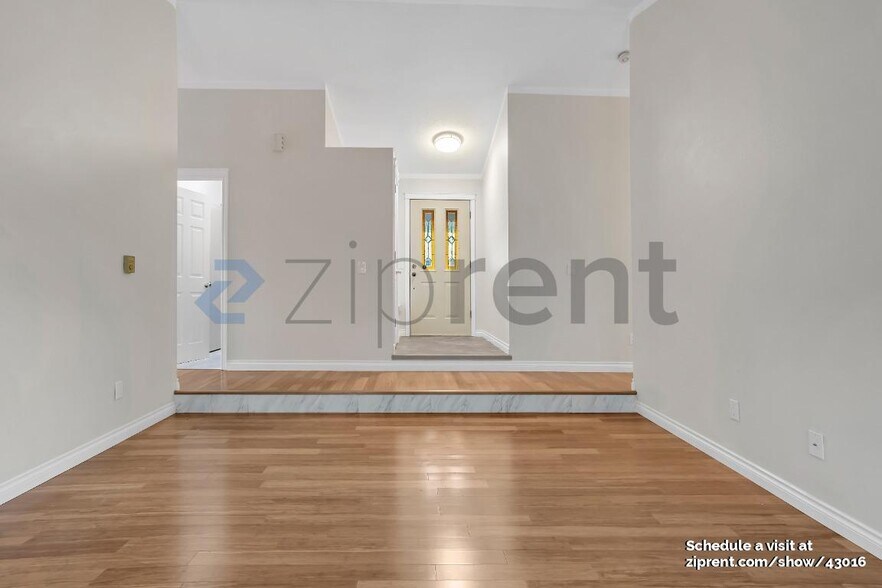 Building Photo - 9920 SW Kable St