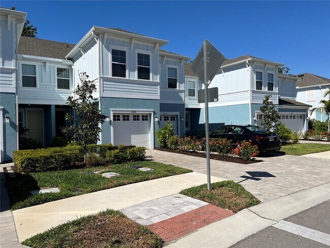 Building Photo - 3008 Via Sienna Cir