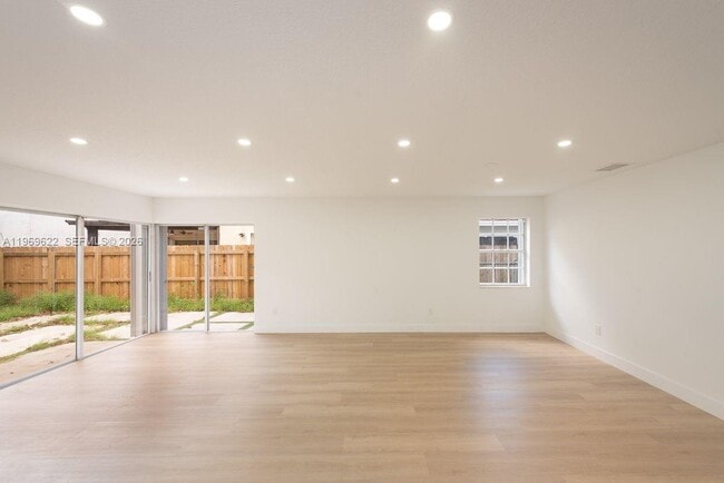 Building Photo - 13912 SW 103rd Ln