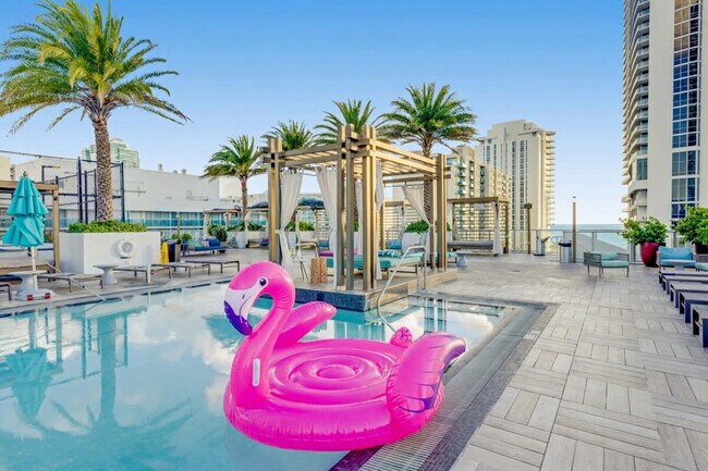 Building Photo - 4010 S Ocean Dr