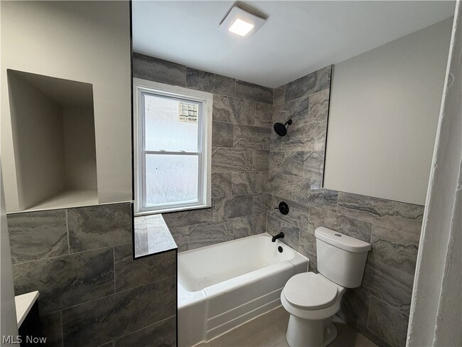 Building Photo - 15340 Yorick Ave