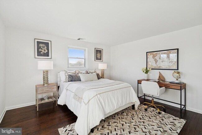 Building Photo - 303 Lemon St