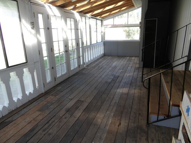Building Photo - Dalton Gardens!
