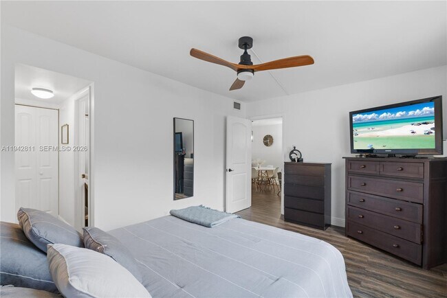 Building Photo - 9340 Lagoon Pl