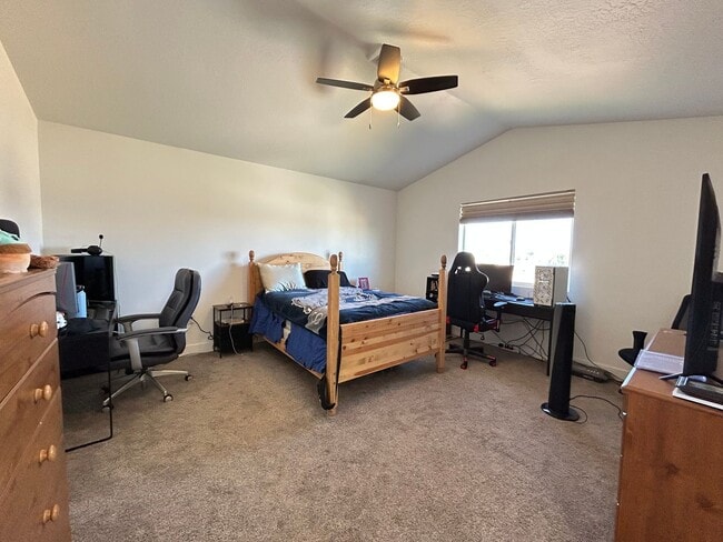 Building Photo - Mountain Vista Subdivision Home!