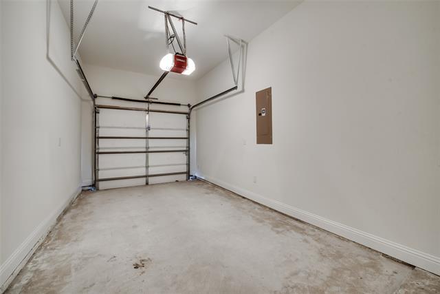 Building Photo - 617 Montrose Dr