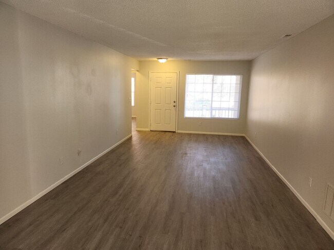 Building Photo - Ridgeview @ Stetson Hills- Newly remodeled 3 bedroom