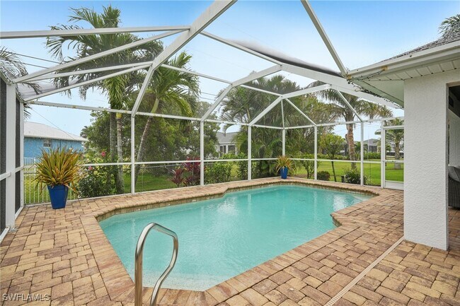 Building Photo - 3717 Agualinda Blvd