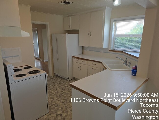 Building Photo - Tacoma views retro 3 bed 2 bath home, available now!
