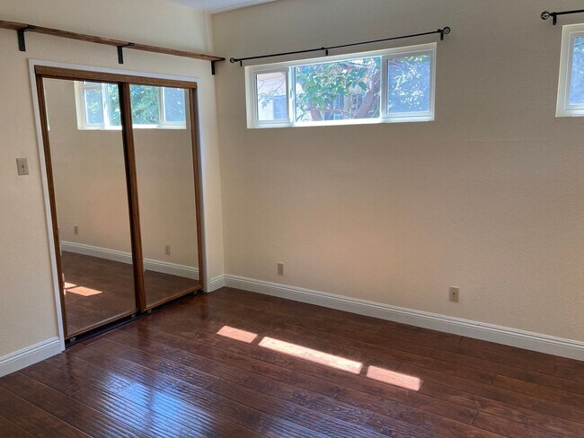Building Photo - Santa Monica 3bd 2ba