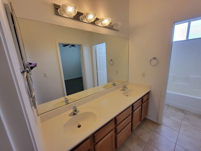 Building Photo - AWESOME HEDERSON GATED COMMUNITY TWO STORY