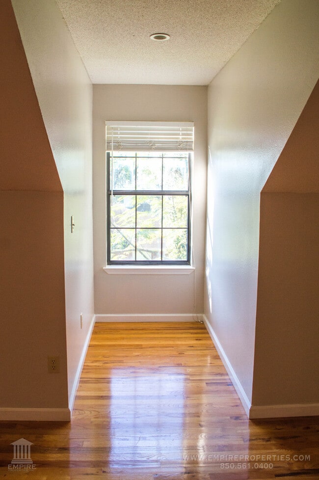 Building Photo - Beautiful Large home off of Mahan