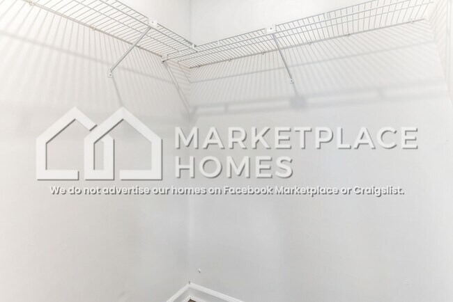 Building Photo - 1533 Kingfisher Ln N