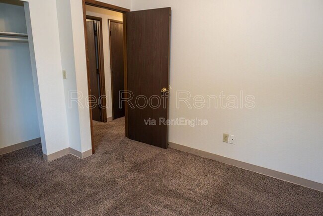 Building Photo - 302-163 163 St Ct E