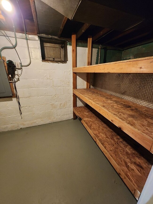 Building Photo - Large Glen Park Home