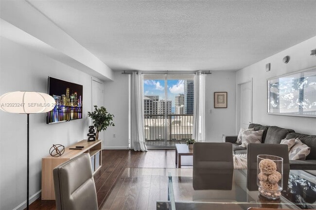 Building Photo - 1200 Brickell Bay Dr