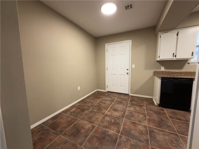 Building Photo - 806 N 30th St