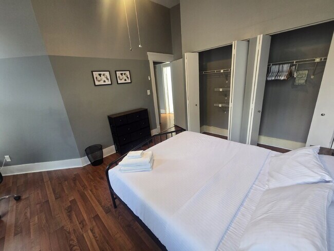 Building Photo - "2-Bed, 1-Bath apartment at South Brook Street, Louisville!"