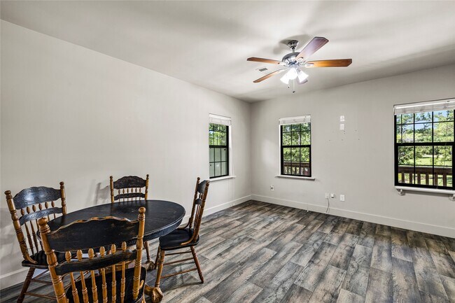 Building Photo - 10423 Deer Lake Lodge Rd