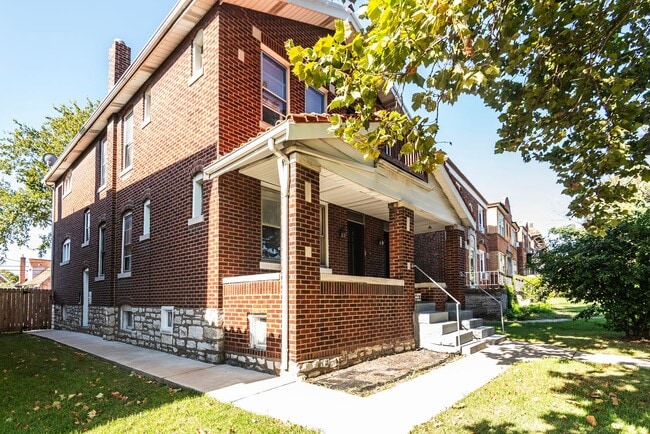 Building Photo - 4926 Winona Ave