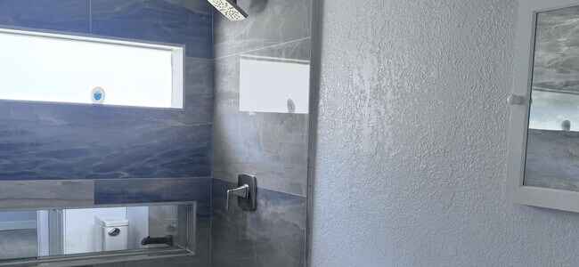 Building Photo - 731 46th St