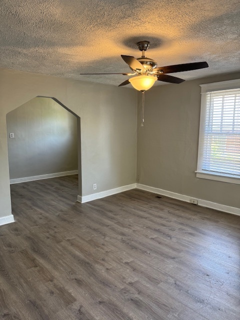 Building Photo - Renovated 3BR/2BA home w/ large bak yard!