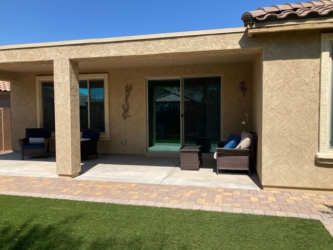 Building Photo - Dove Mountain Del Webb Beauty!