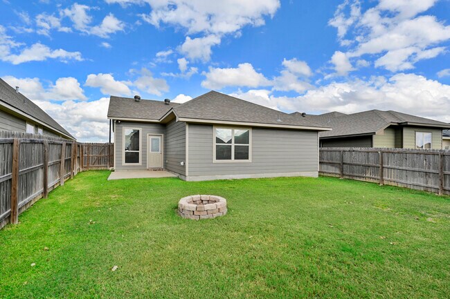 Building Photo - 2133 Dumfries Dr