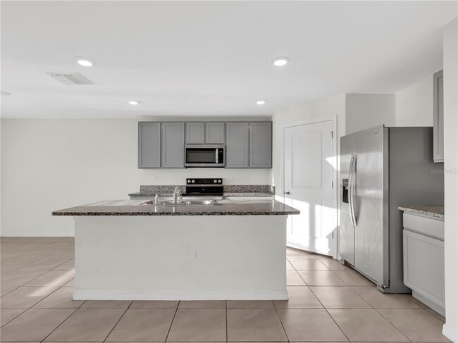 Building Photo - 16645 Mosaic Oar Dr