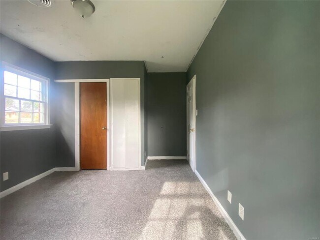 Building Photo - 2418 Cherry St