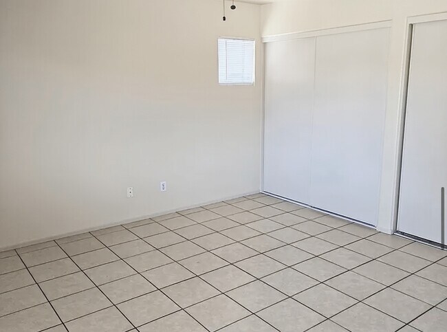 Building Photo - 13987 El Cajon Dr