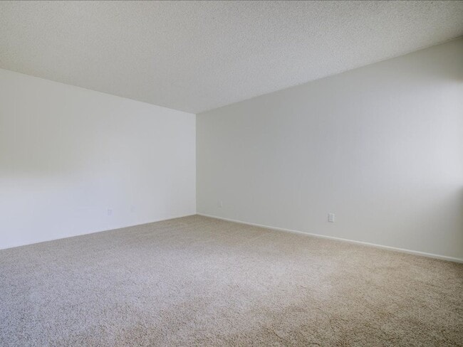 Building Photo - 2 Bedroom 2 Bathroom