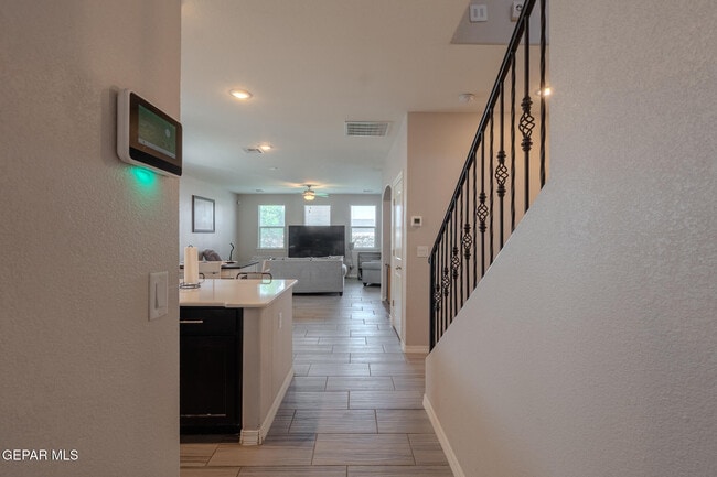 Building Photo - 305 Del Palmar