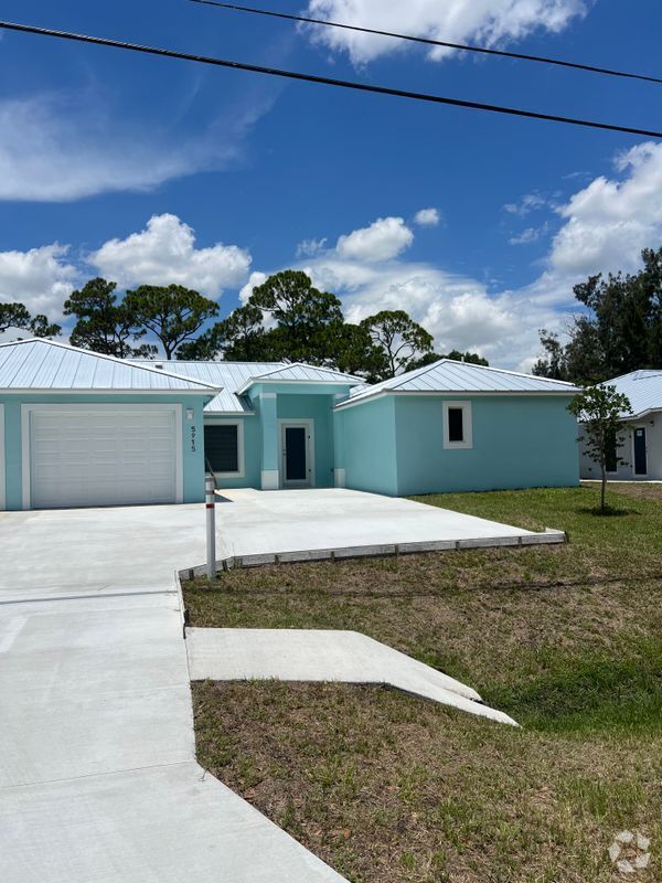 Building Photo - 5915 Seagrape Dr