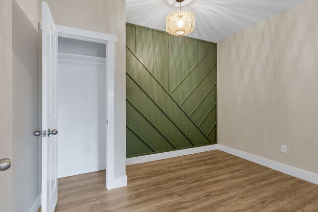 Building Photo - 3101 S Clarkson St