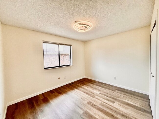 Building Photo - 2217 Bismarck Ct