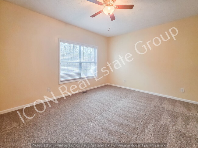 Building Photo - 4/2.5 home in a swim/tennis community