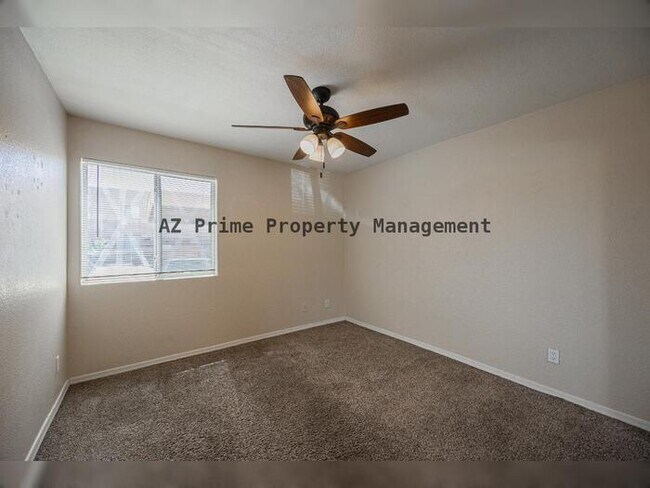 Building Photo - 2121 W Royal Palm Rd
