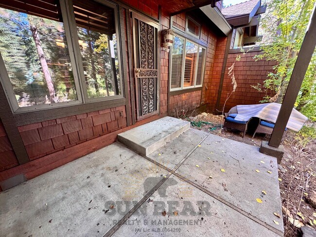 Building Photo - 2 Bedroom, 2 Bath in Third Creek with Hot Tub - Perfect Winter Getaway