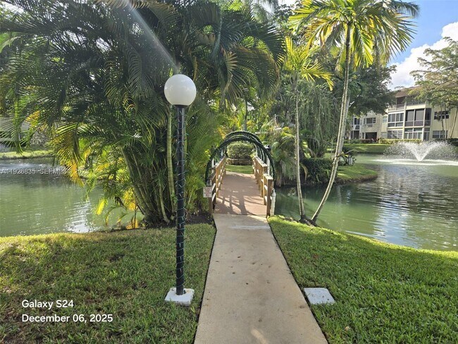 Building Photo - 5181 W Oakland Park Blvd