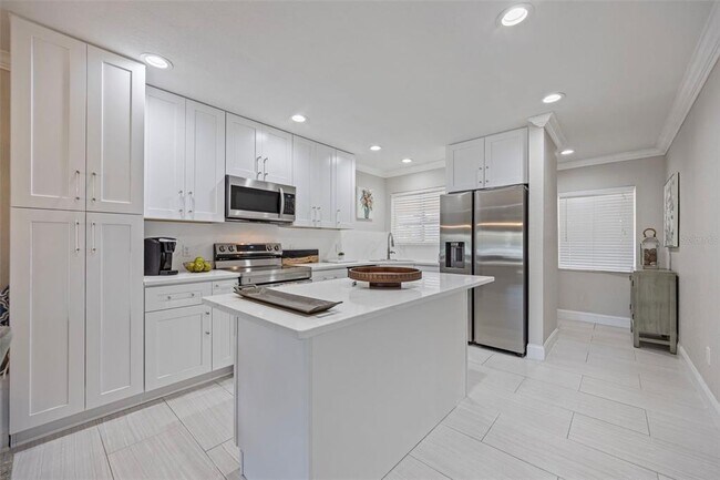 Building Photo - 1008 Apollo Beach Blvd