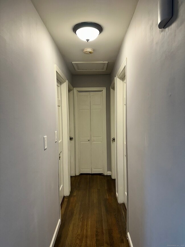 Building Photo - 484 Meriden Ave