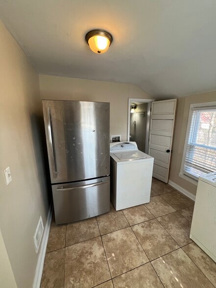 Laundry - 5108 Silver St