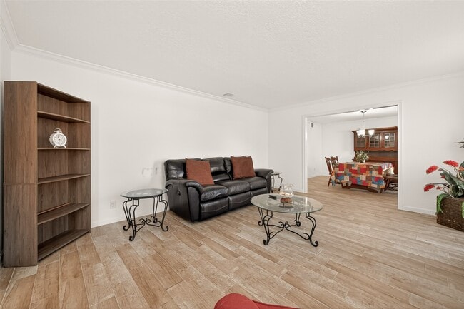 Building Photo - 3815 Fernglade Dr