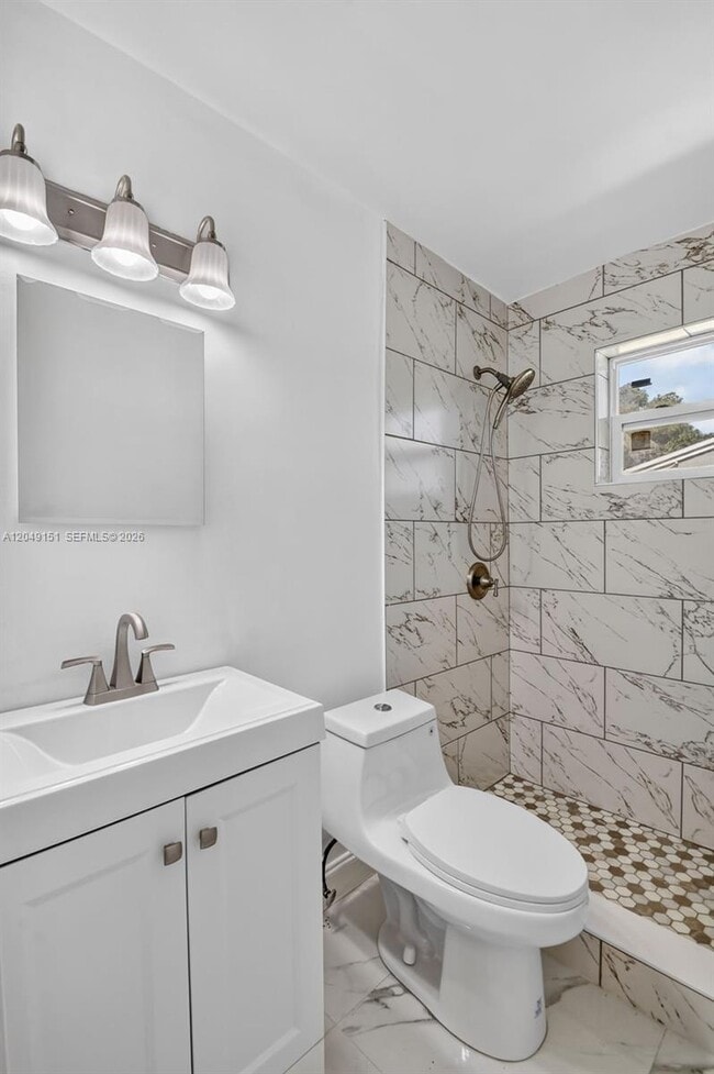 Building Photo - 824 Bayberry Dr