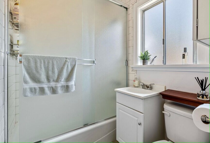 Building Photo - 4174 Ince Blvd